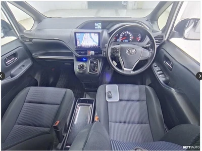 Toyota Voxy 2015, kuva 5/13