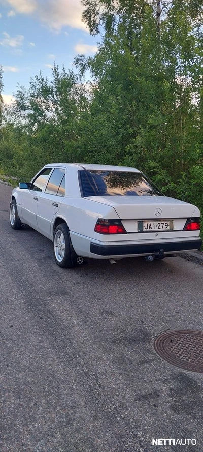 Mercedes-Benz 200 1989, kuva 2/10