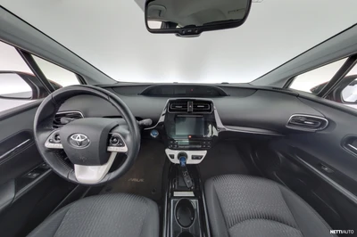 Toyota Prius Active 2019, photo 7/24