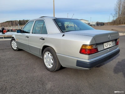 Mercedes-Benz 250 W124 250D 1990, photo 6/11