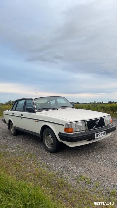 Volvo 240 1987, kuva 2/10