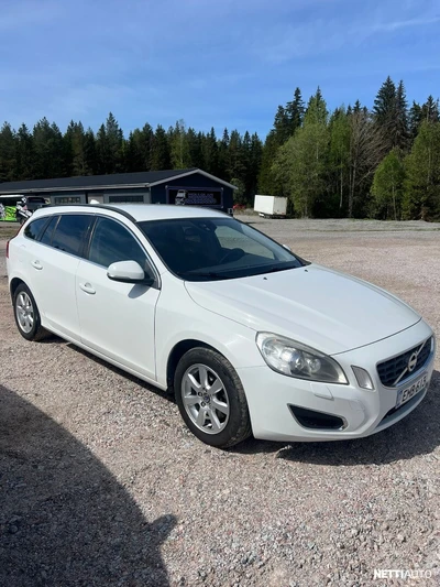 Volvo V60 D2 Momentum aut 2013, photo 2/5