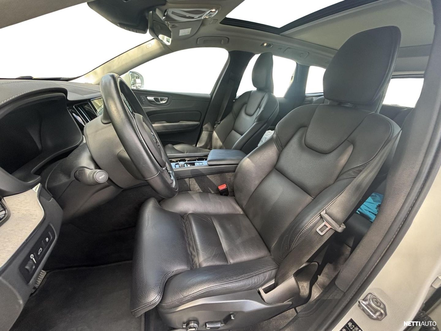 Volvo XC60 2021, photo 5/5