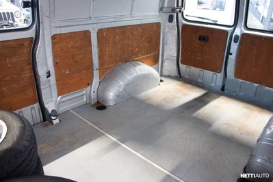 Toyota Hiace 2,5 D-4D 117 5ov 4WD Pitkä 2008, photo 7/12