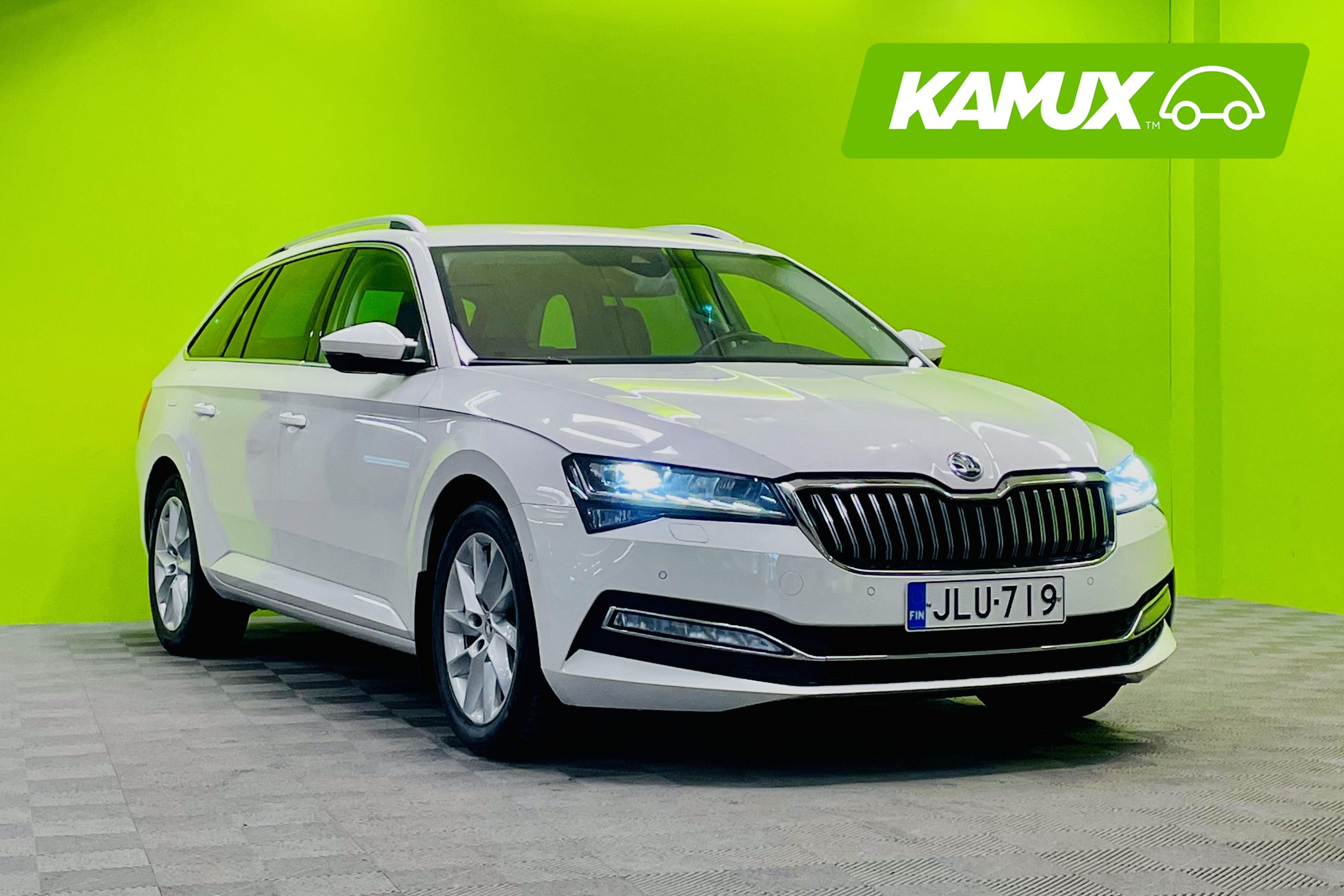 Skoda Superb Combi 2,0 TDI 150 Style - Huippuvarusteet & juuri vaihdetulla jakohihnalla!