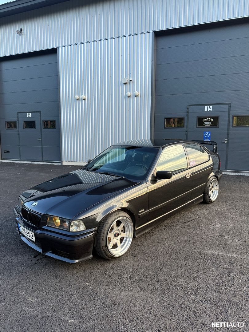 BMW 323
