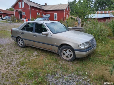 Mercedes-Benz 180 1996, kuva 1/3