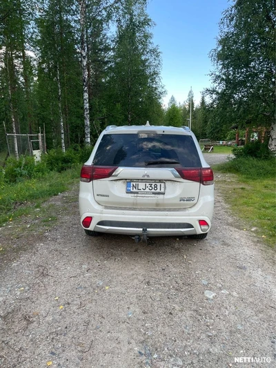 Mitsubishi Outlander PHEV 2016, kuva 3/12