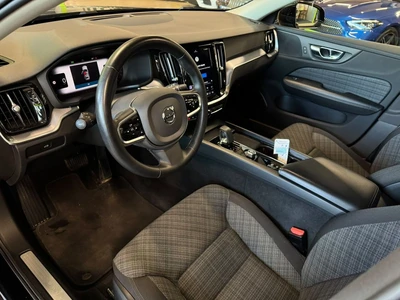 Volvo V60 Cross Country Core B5 AWD 2023, photo 4/19