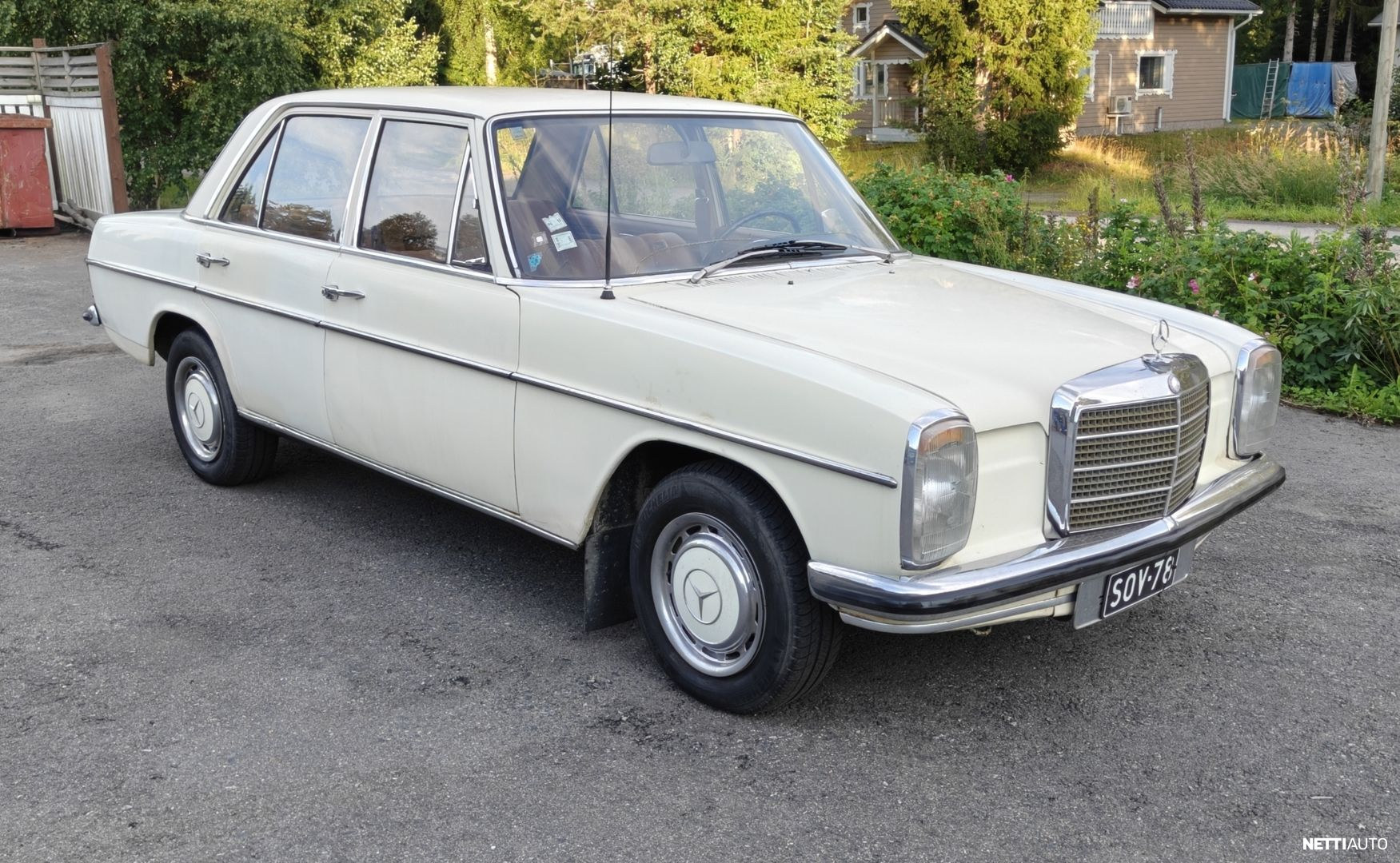 Mercedes-Benz 220
