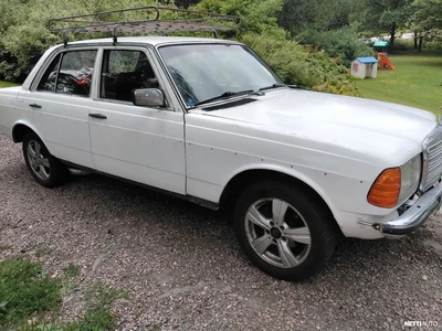 Mercedes-Benz 123 1982, kuva 2/6