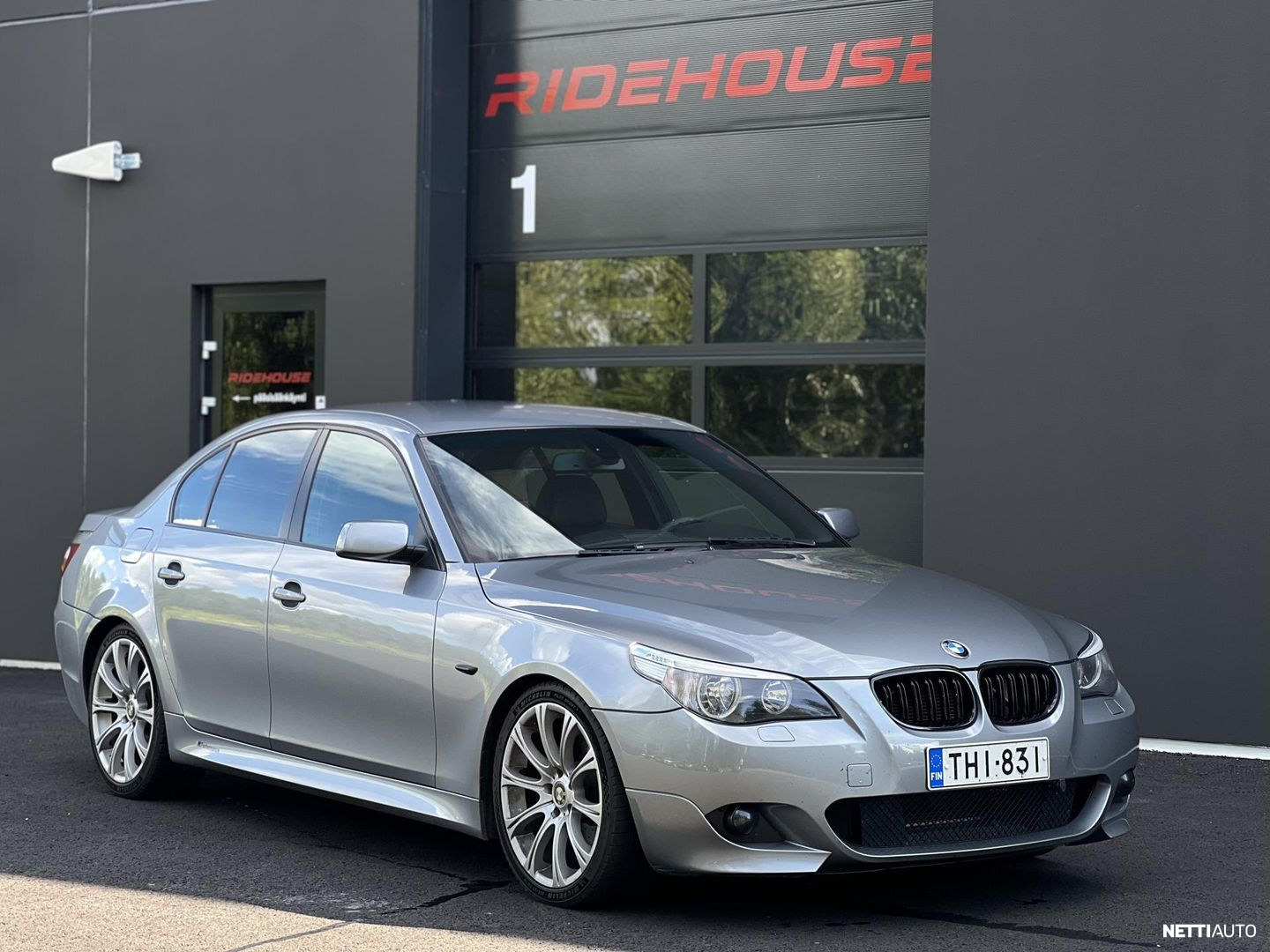 BMW 525