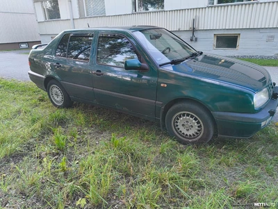 Volkswagen Vento 1995, kuva 1/5