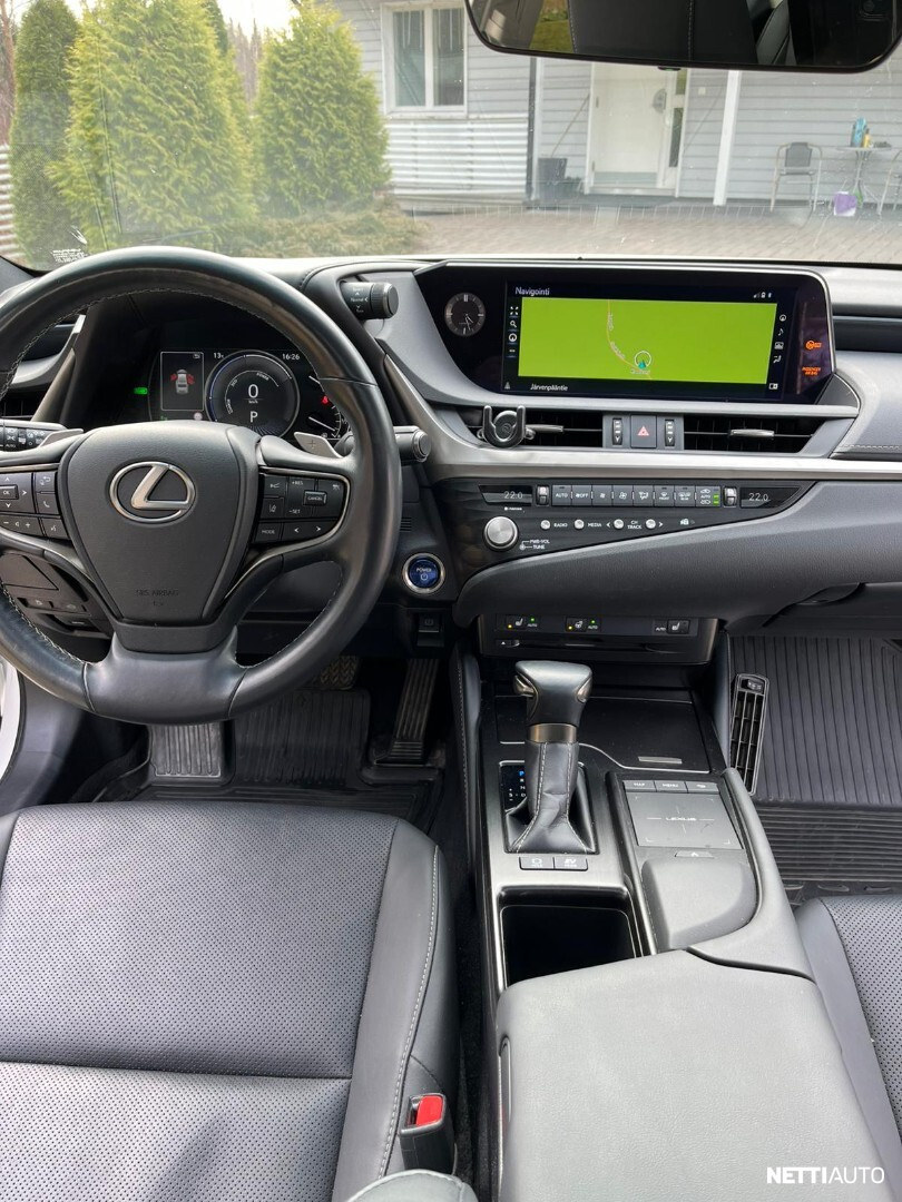 Lexus ES300 2021, photo 6/9