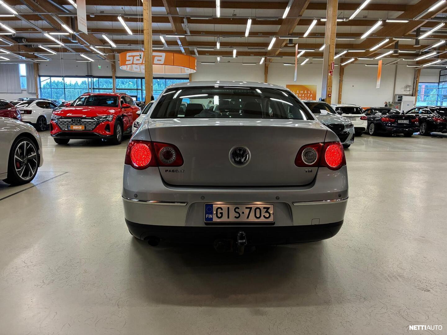 Volkswagen Passat 2010, photo 3/30