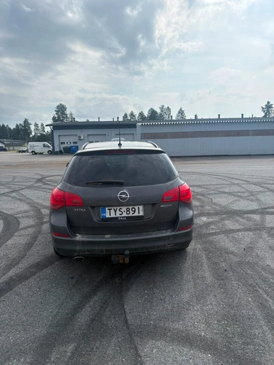 Opel Astra 2012, kuva 2/9