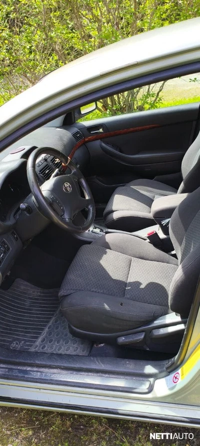 Toyota Avensis 2004, kuva 7/8