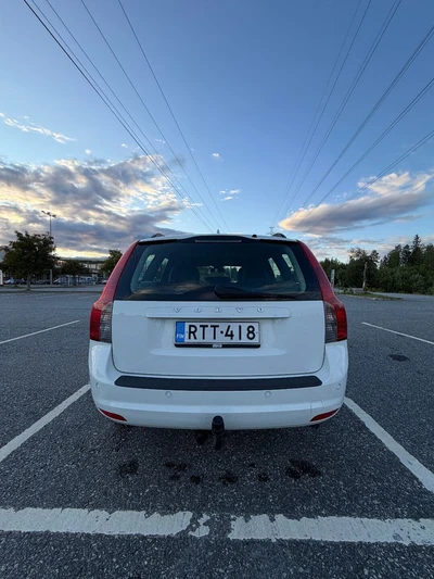 Volvo V50 1,8F (125 hv) Momentum man 2009, kuva 6/14