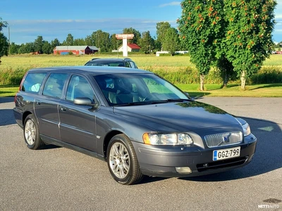 Volvo V70 2.5T 210hv Bensa Autom.Farm. 2006, kuva 2/27
