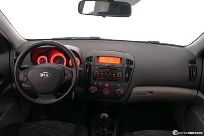Kia Ceed 1,4 LX HB 5D Huoltokirja 2007, photo 5/8
