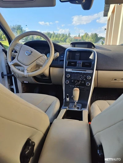 Volvo XC60 2.4D-175 KIN GE 2010, kuva 2/6