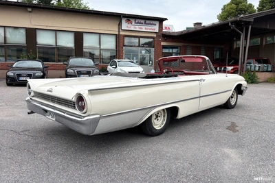 Ford Galaxie Sunliner 1961, kuva 4/9