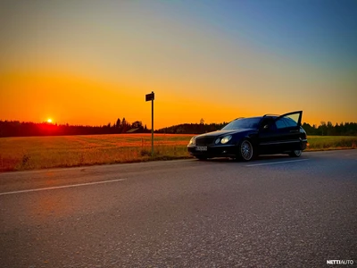 Mercedes-Benz E 2004, kuva 2/11