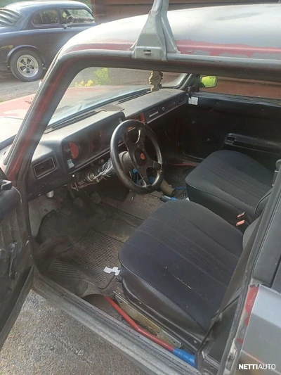 Lada 2105 1990, kuva 3/3