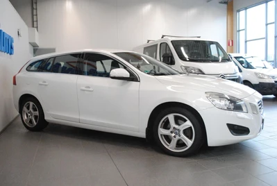 Volvo V60 D3 163hv Momentum aut 2012, photo 3/7