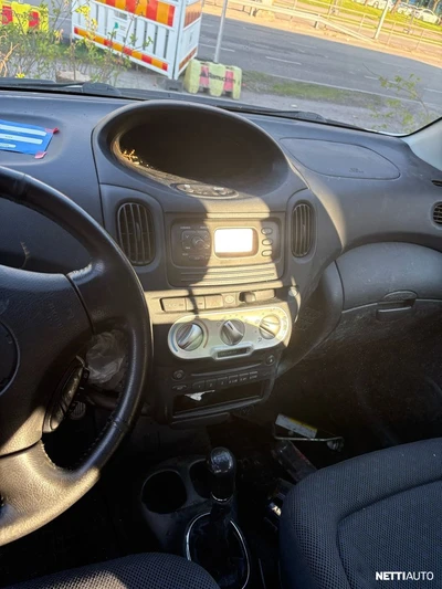 Toyota Yaris Verso 2004, kuva 7/8