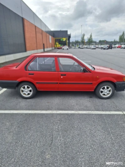 Nissan Sunny 1988, photo 4/9