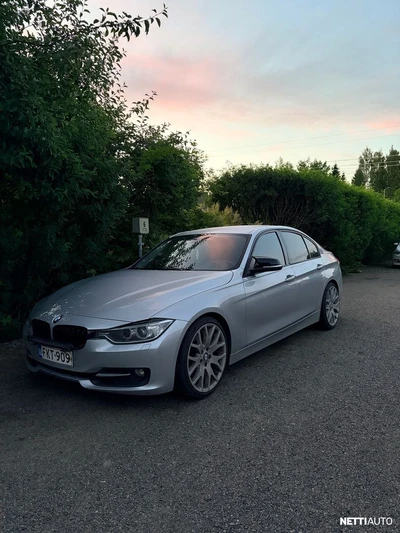 BMW 320 2013, photo 2/4