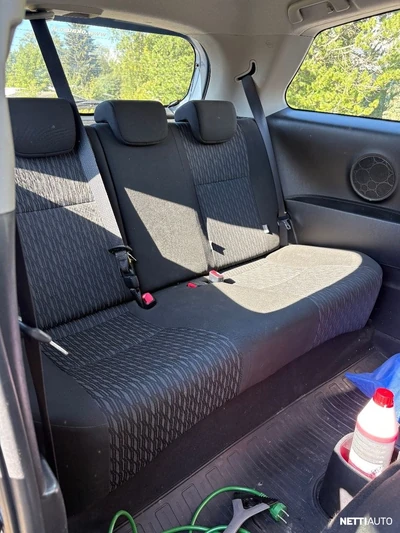 Toyota Yaris 2012, photo 7/13