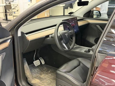 Tesla Model Y Performance 2023, photo 7/10
