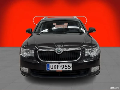 Skoda Superb Combi 1,4 TSI Comfort 2010, kuva 3/37
