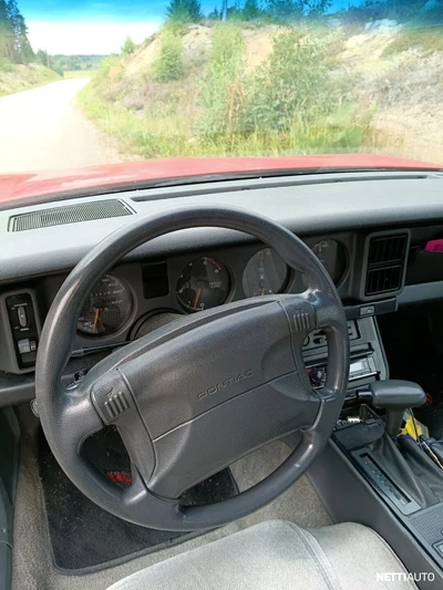 Pontiac Firebird 1990, kuva 6/9