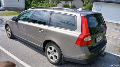 Volvo V70 2,4D Kinetic aut 2010, kuva 2/5