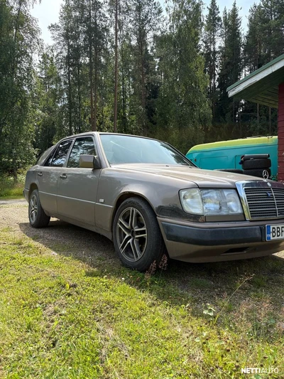 Mercedes-Benz 200 E 2,0 16V (124) 4d 1992, photo 3/11