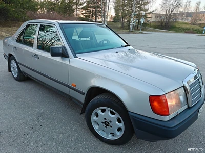 Mercedes-Benz 230 1985, photo 2/12