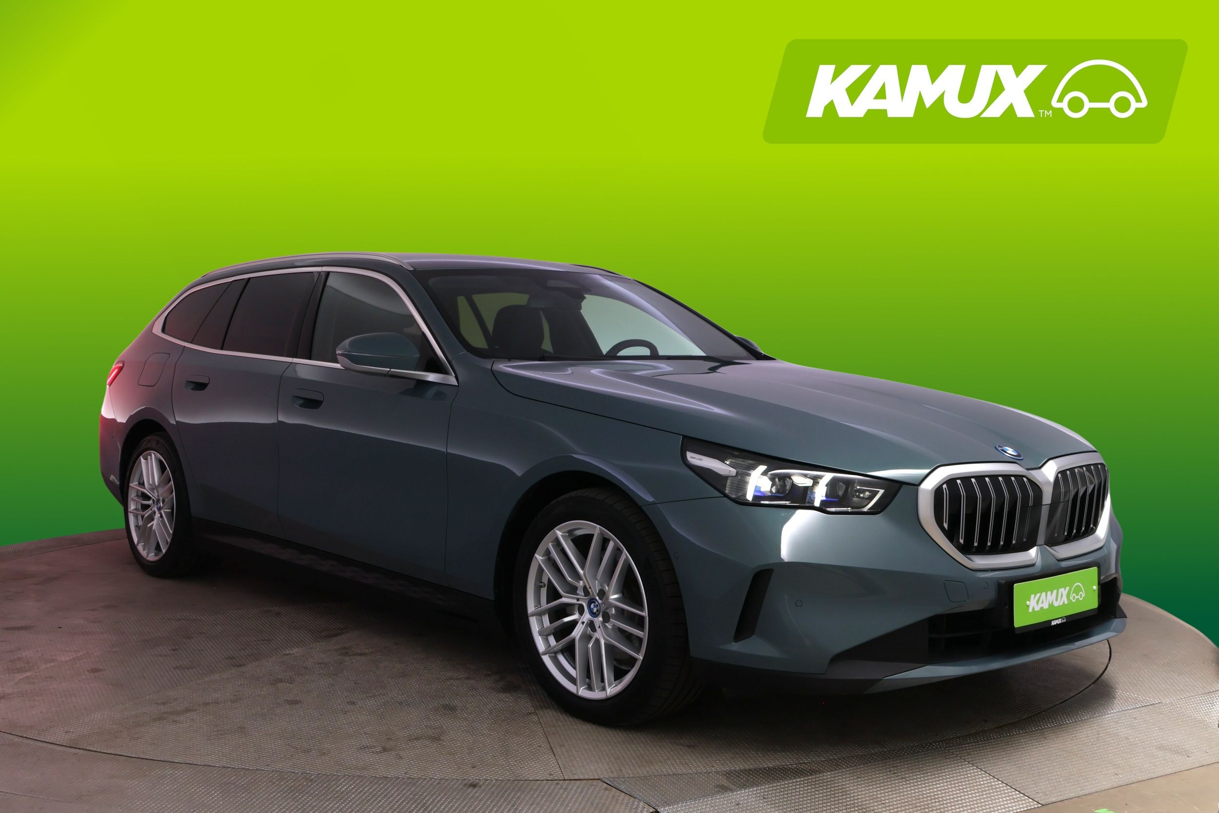 BMW 530 G61 Touring 530e A xDrive Charged Edition *MERKKIHUOLLETTU & JUURI HUOLLETTU!*