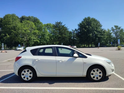 Opel Astra 2011, kuva 2/7