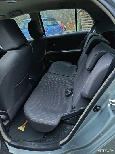 Toyota Yaris 2010, photo 6/7