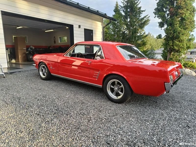 Ford Mustang 1966, kuva 2/9