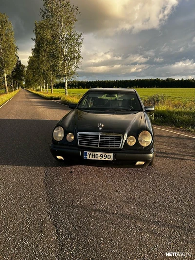 Mercedes-Benz E 1998, photo 2/7