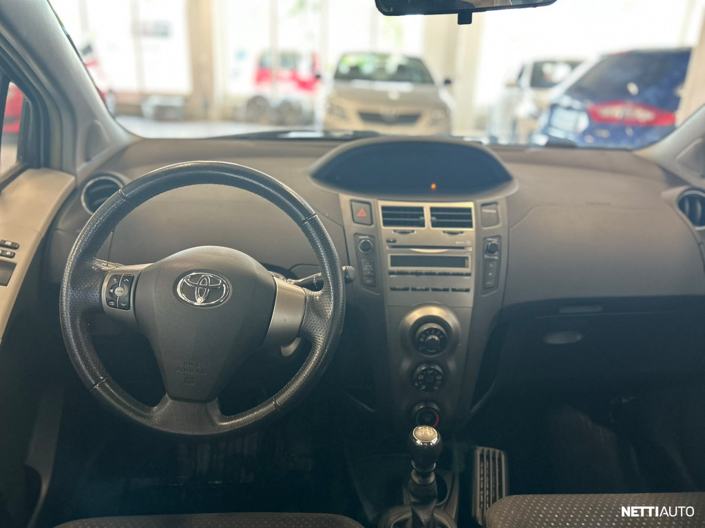 Toyota Yaris 2011, photo 6/13
