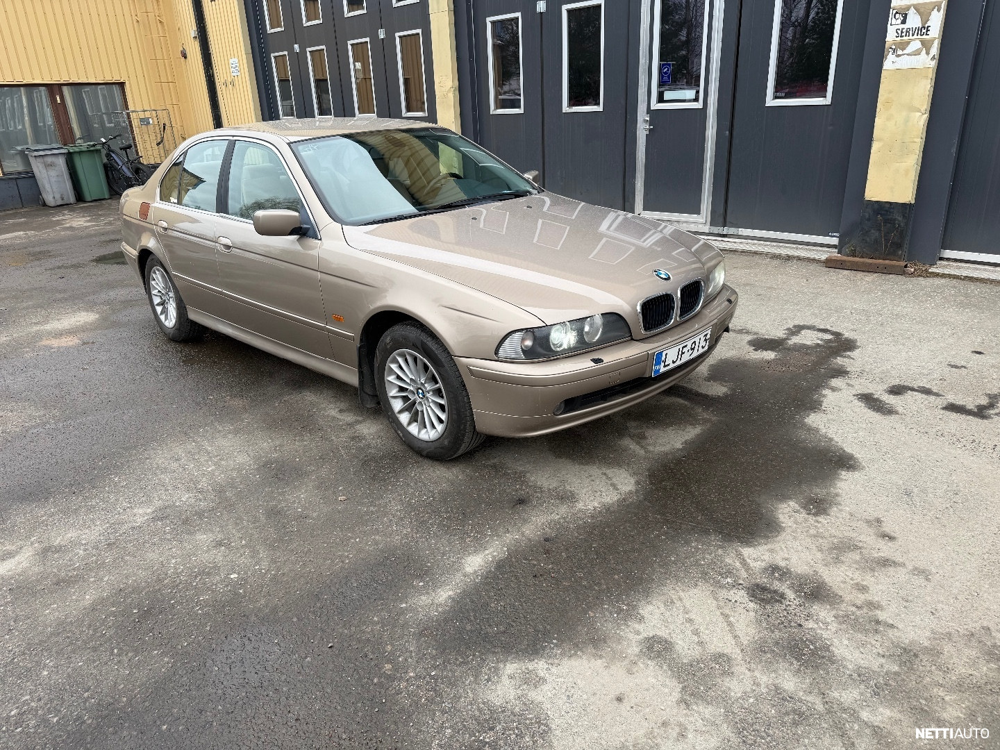 BMW 525