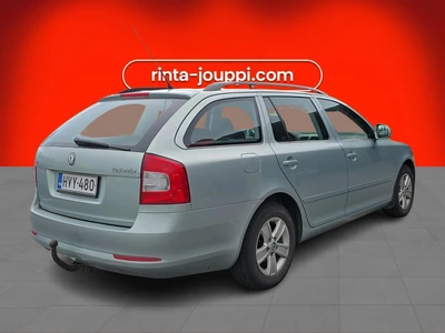 Skoda Octavia Combi 1,6 TDI Elegance 2011, kuva 3/4