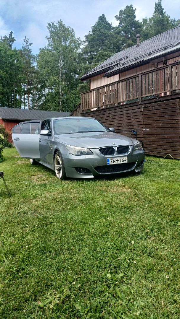 BMW 523