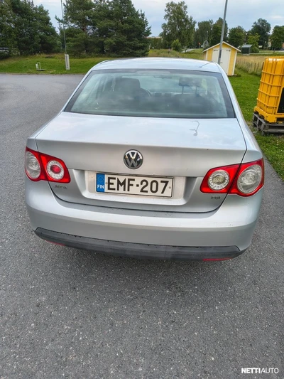Volkswagen Jetta Comfortline 1,6 85 kW 2006, kuva 2/10