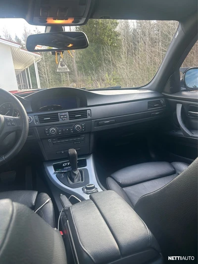 BMW 325 2010, photo 4/12